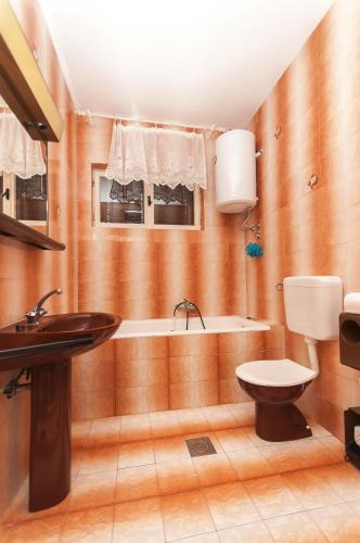 Apartments Ljiljana - image 6