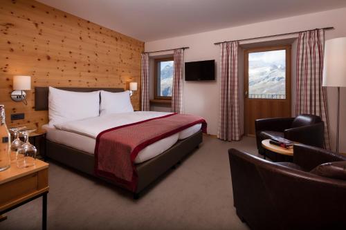 Double Room with Partial Matterhorn View