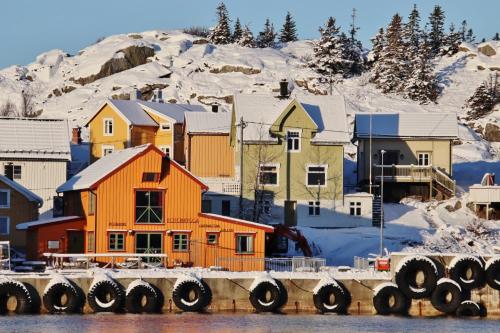 Heimbrygga Restaurant & Accommodation - Tap to explore photos