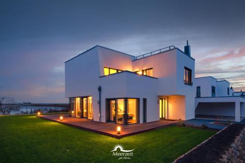 Herzmuschel erste Reihe, Dachterrasse, Schleiblick, Garten, Carport, Gaskamin, Sauna, Terrasse, Strandkorb, Aussenrolllaeden