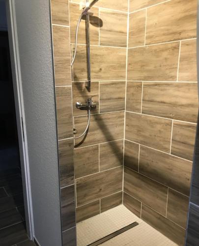 2 bedrooms, 5 beds