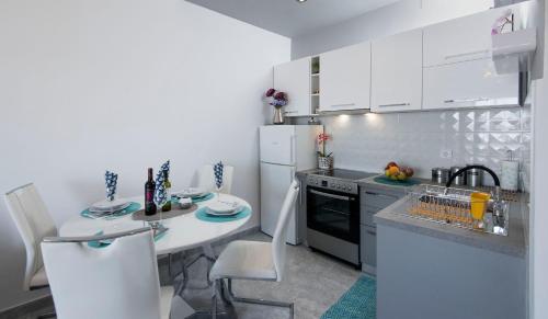 One-Bedroom Apartment image 10