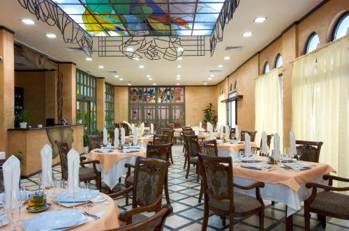 Babylon Hotel - image 4