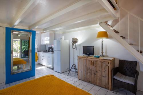Studio at the pool in tropical Resort Seru Coral with privacy and large pool - image 2