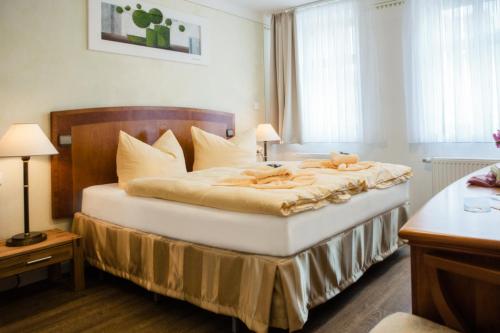 1 queen bed