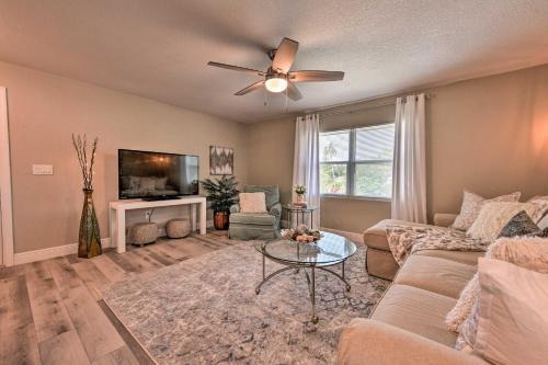 Cozy Sarasota Retreat - 3 Blocks to the Coast!