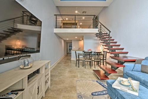 Upscale Galveston Condo with Patio and Pool Access! in Galveston, USA