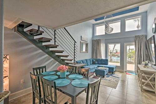 Upscale Galveston Condo with Patio and Pool Access! in Galveston, USA