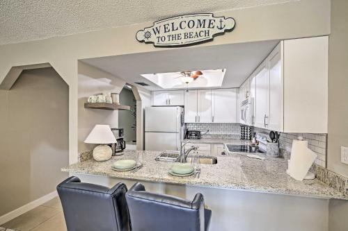 Cape Coral Condo with Community Pool Tiki Bar! - image 4