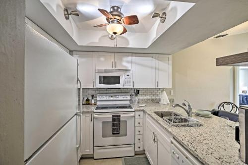 Cape Coral Condo with Community Pool Tiki Bar! - image 6