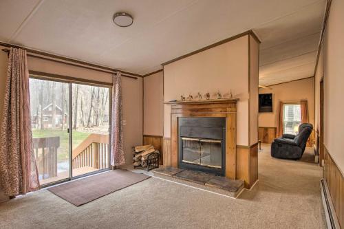 Pocono Family Home with Lake Access and Fire Pit! - image 2