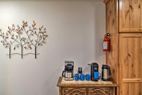 Stunning Treetop Villa - 1 Mi to Mariposa! - image 8