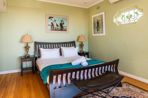 Art Deco block in Vredehoek sweeping city view