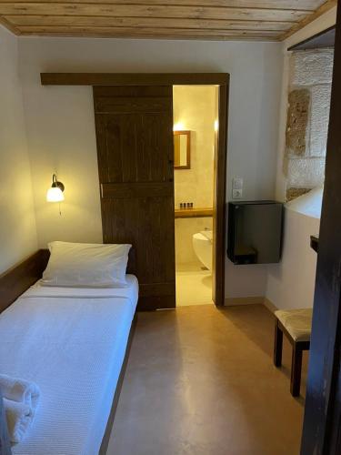 Captain Vasilis Hotel - image 8