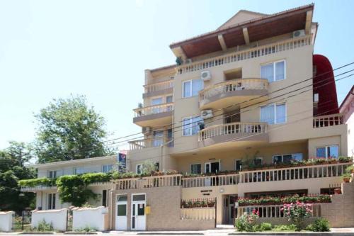 Hotel Dynes – Eforie Nord, CA