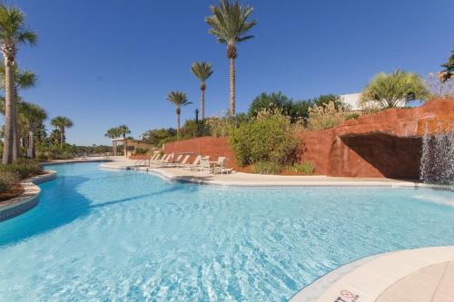 Luau Suite - Pool Hot Tub & Gym - Stroll to Beach condo - image 3
