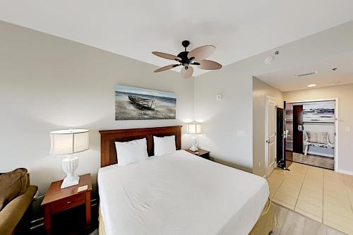 Luau Suite - Pool Hot Tub & Gym - Stroll to Beach condo - image 4