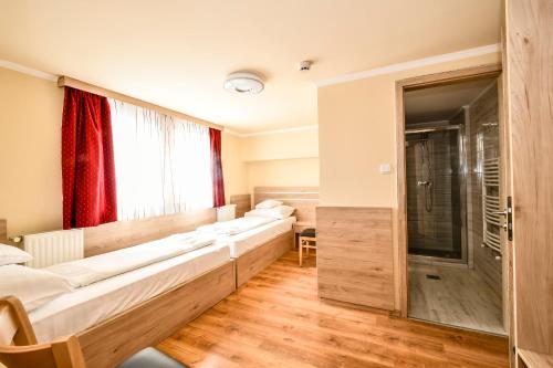 Hotel Rozsa Csarda in Hegyeshalom