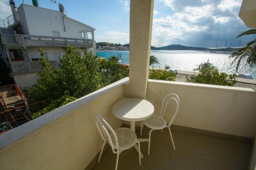 One-Bedroom Apartment with Balcony