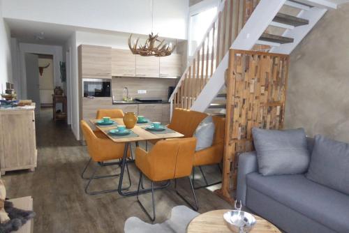 Schlierseetraum VIP Deluxe 2 Doppelzimmer 1 Einzelzimmer 2 Badezimmer mit WC traumhafter Balkon alles komplett neu für gehobene Ansprüche Schlafsofa zusätzlich möglich WIR FREUEN UNS AUF SIE IN SCHLIERSEE