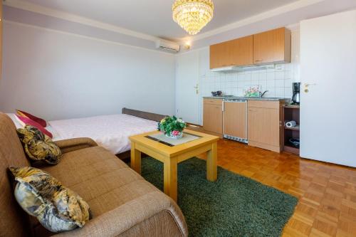 One-Bedroom Apartment image 10