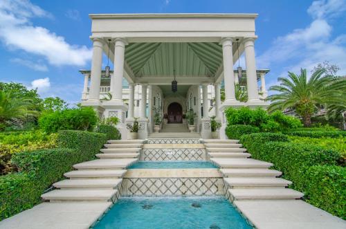 EXCLUSIVE BEACHFRONT MANSION 9 BR (VILLA C)