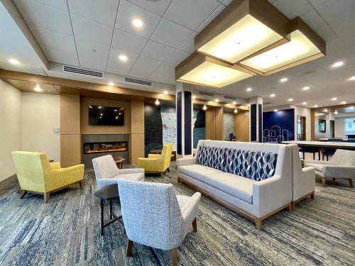 Holiday Inn Express & Suites - Ft. Smith - Airport, an IHG Hotel