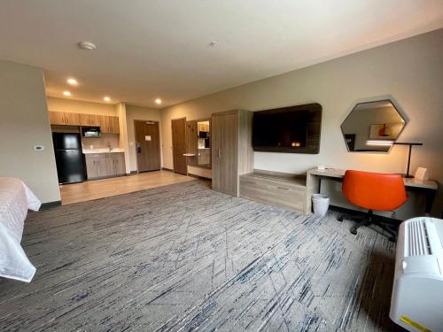 Holiday Inn Express & Suites - Ft. Smith - Airport, an IHG Hotel