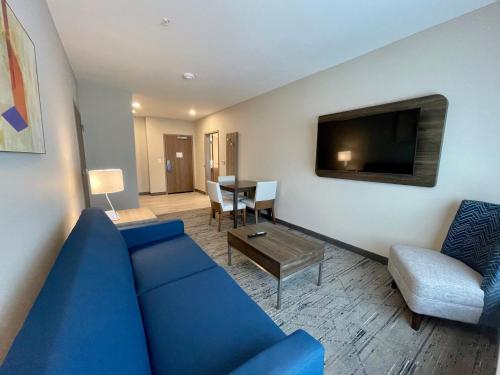 Holiday Inn Express & Suites - Ft. Smith - Airport, an IHG Hotel