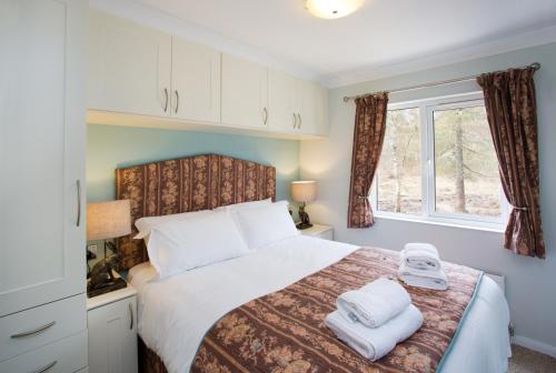 Beautiful 2-Bed Chalet Hot Tub near Strathpeffer
