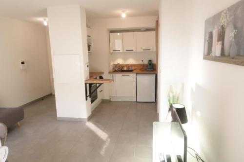 dapur, Logement Entier - Appartement T2 Confort - Toulouse - Balcon Aménagé (Logement Entier - Appartement T2 Confort - Toulouse - Balcon Amenage) in Avenue de Fronton