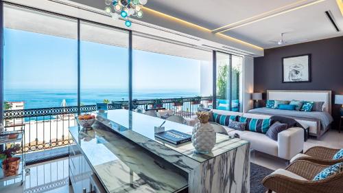 Pier 57-706 Spectacular Penthouse Romantic Zone Ocean Views