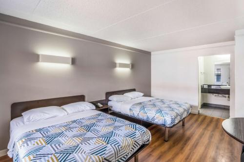 2 double beds