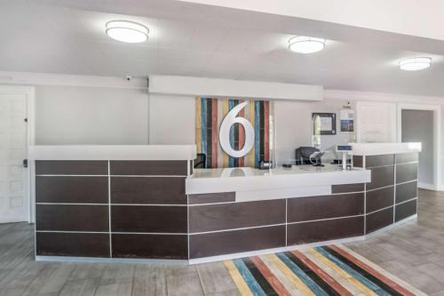 Motel 6 Dallas Market Center