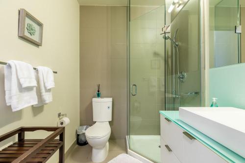 Stunning CN Tower Views - 1BR Upscale Loft - PRIME Location!