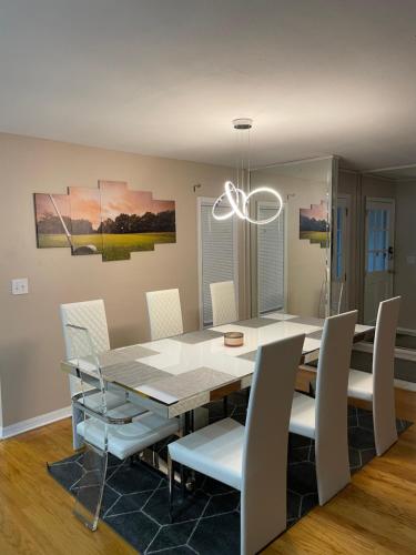 High Tech Luxury Villa with Heated Pool, Tiki bar, Mini Golf and all the Privacy you need!