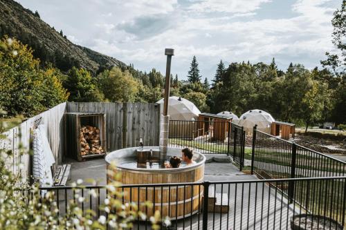 Hot tub, Cross Hill Glamping in Lake Hawea