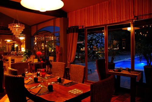 Hotel Les Mazets Des Roches – Tarascon, NY