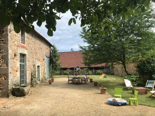 Les écuries du château des Rieux - Saint-Martin-Terressus