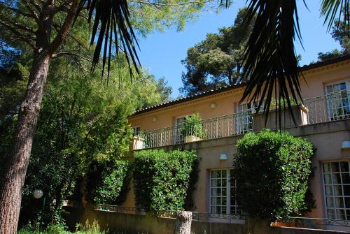 Hotel Les Mazets Des Roches 5