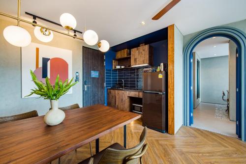 Konyha, Seamira House near Szent Teréz katolikus templom