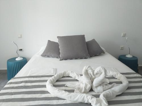 1 queen bed, 1 bunk bed, 1 sofa bed