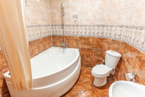 Astoria Plaza - image 11