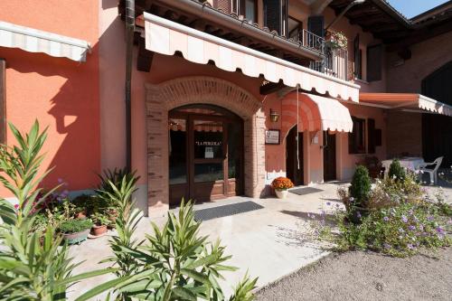  Tenuta La Pergola, Pension in Cisterna dʼAsti bei Monteu Roero