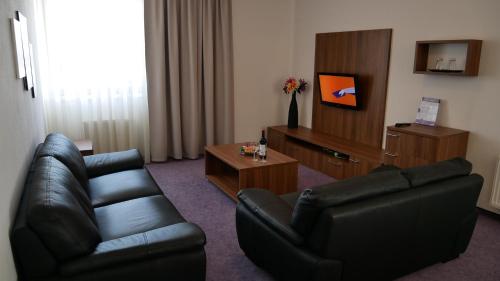 Suite with Free Minibar image 10