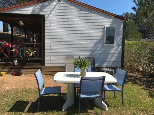 2 bedrooms, 4 beds