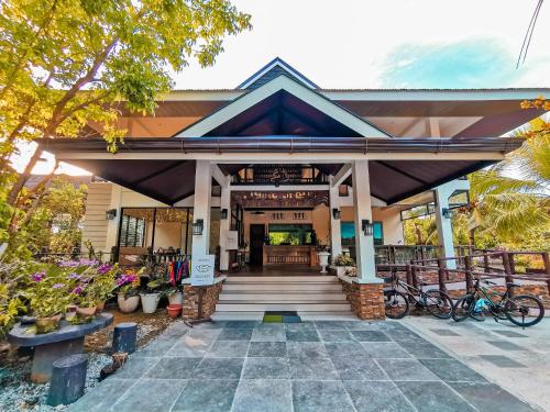 Lobby, Loboc River Resort near Bohol Habitat Conservation Center