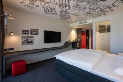 V8 Hotel Köln at MOTORWORLD - image 4