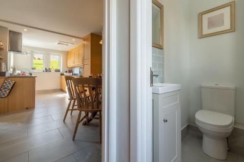 1 Riverside Cottage - image 6