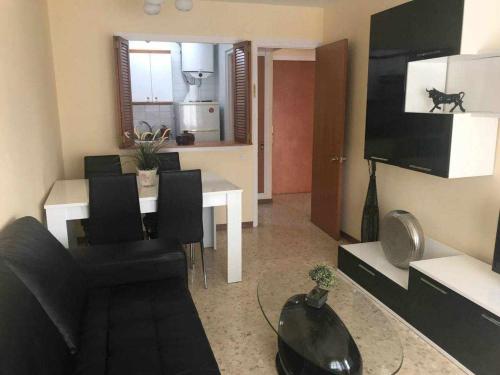 Apartamento Las Antillas con piscina en playa Els Fenals Lloret de Mar - image 2